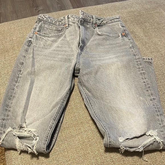 Zara Hi Rise Ripped Jeans - Picture 2 of 3
